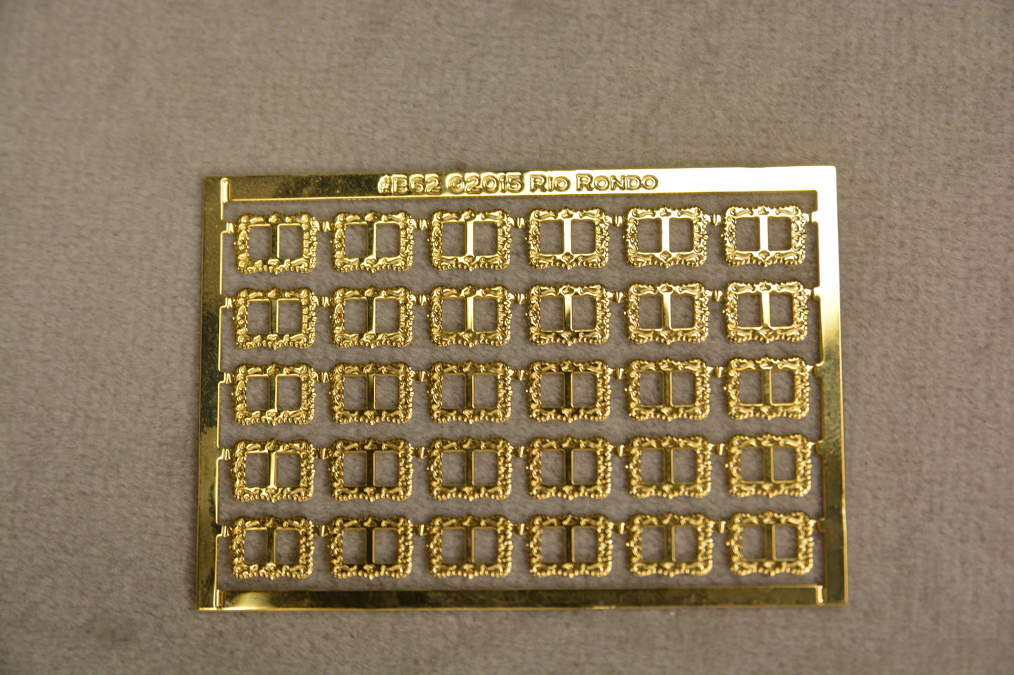 3/32" Decorative Buckles x6