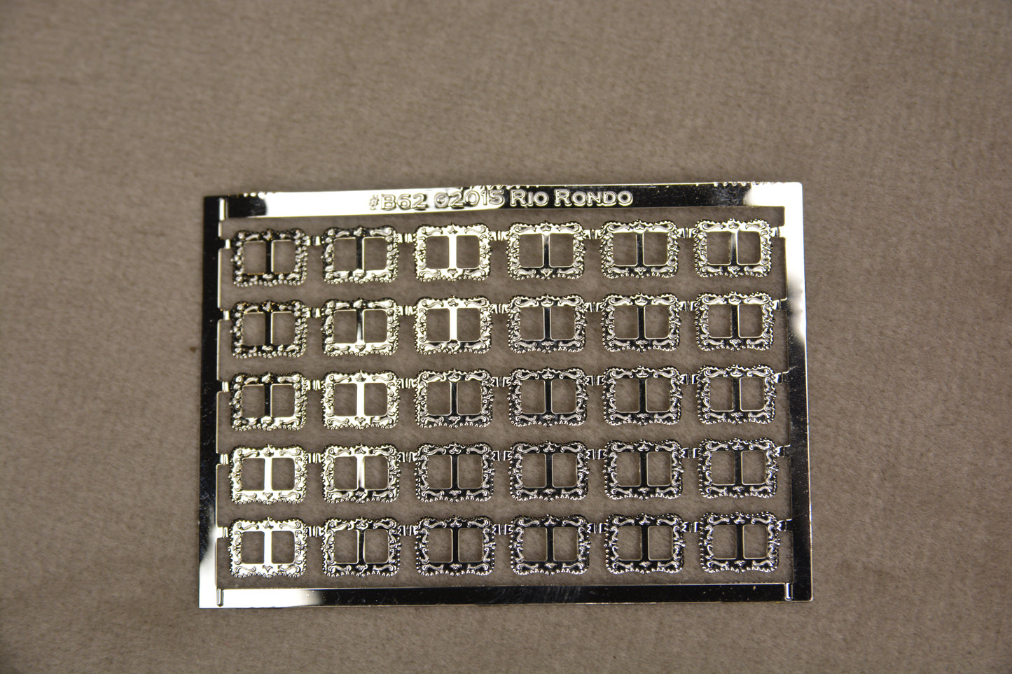 3/32" Decorative Buckles x6