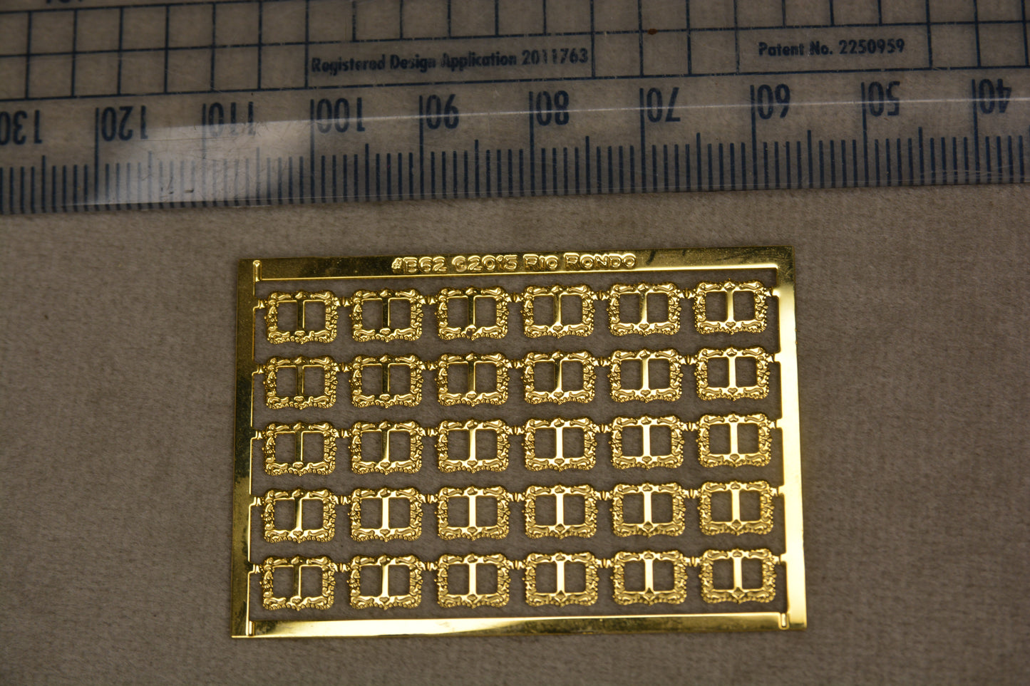 3/32" Decorative Buckles x6