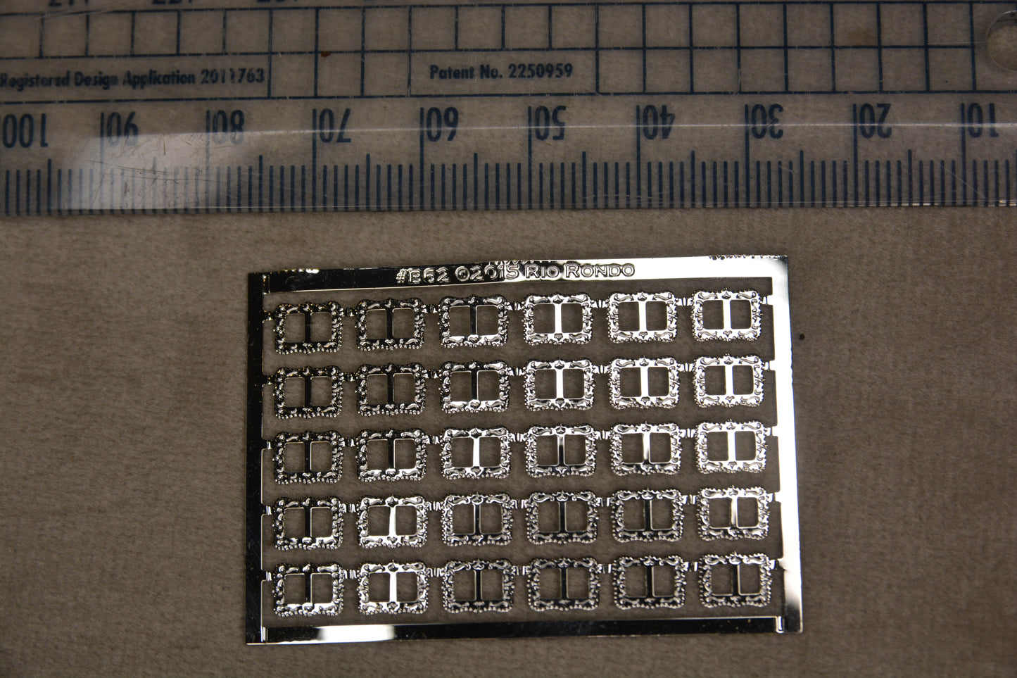 3/32" Decorative Buckles x6
