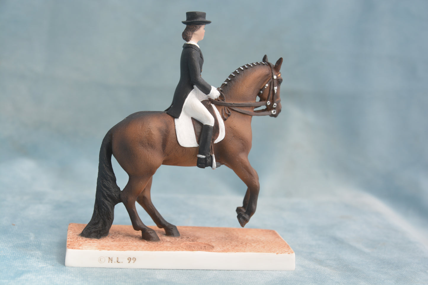 Canter Pirouette - Bay