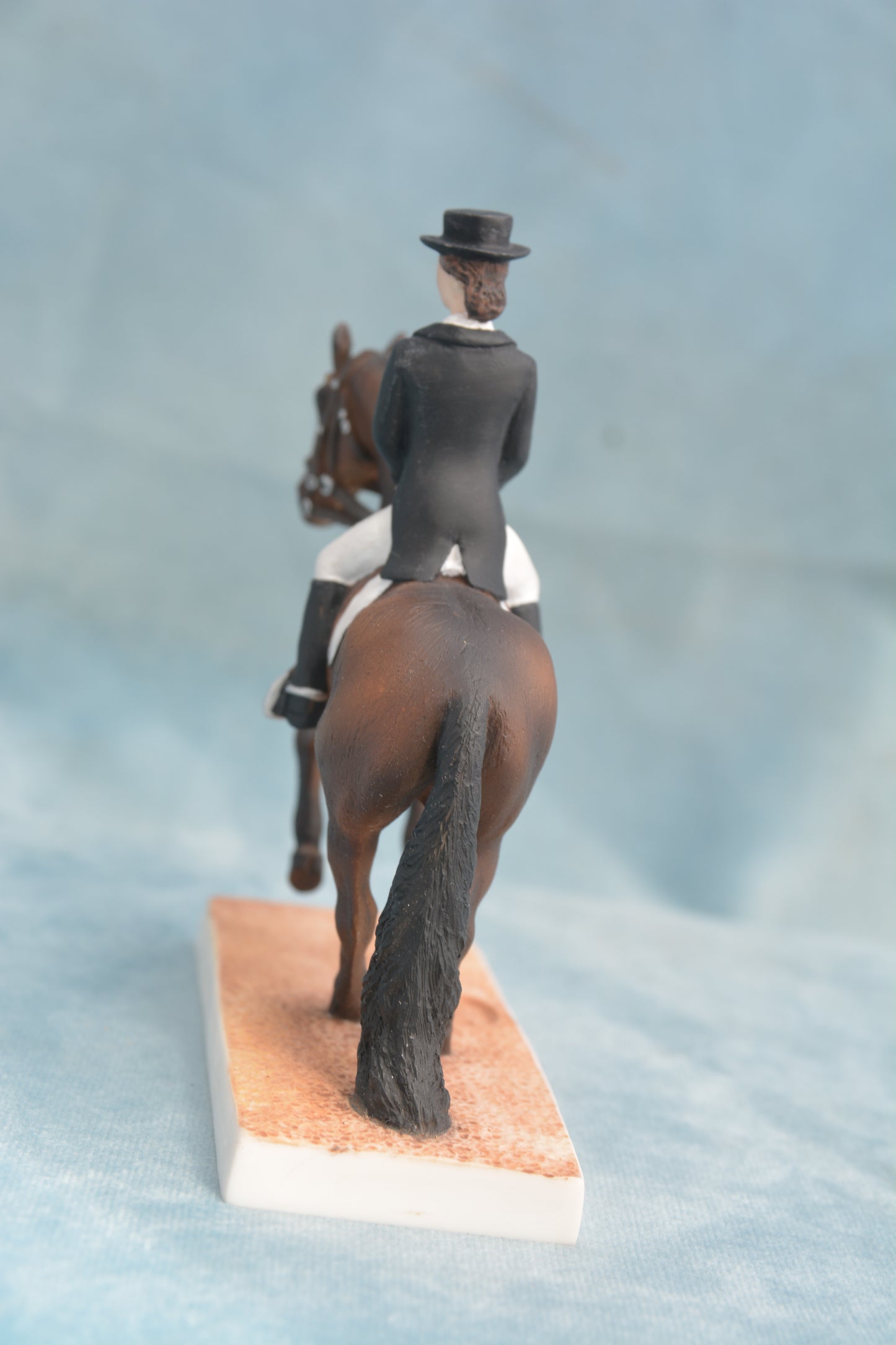 Canter Pirouette - Bay
